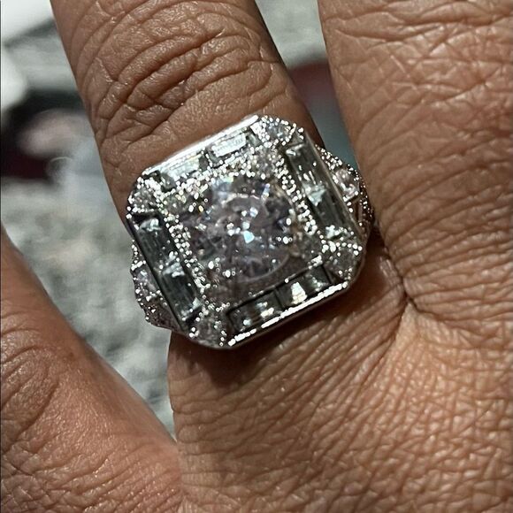 DIAMOND ENGAGEMENT RING 7,9,10 - Picture 3 of 3